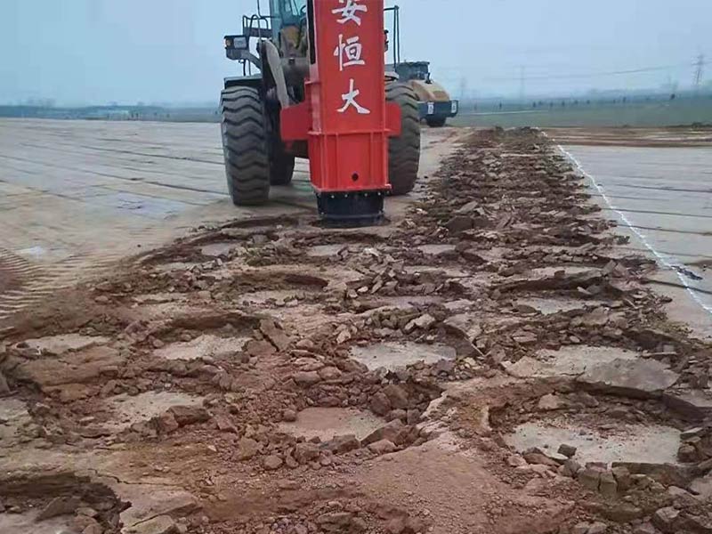 裝載機(jī)液壓夯實(shí)機(jī)